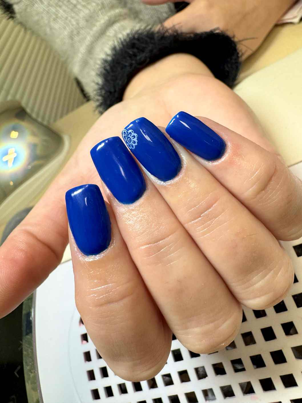 Kralovsky modre gelove nechty s plnou farbou